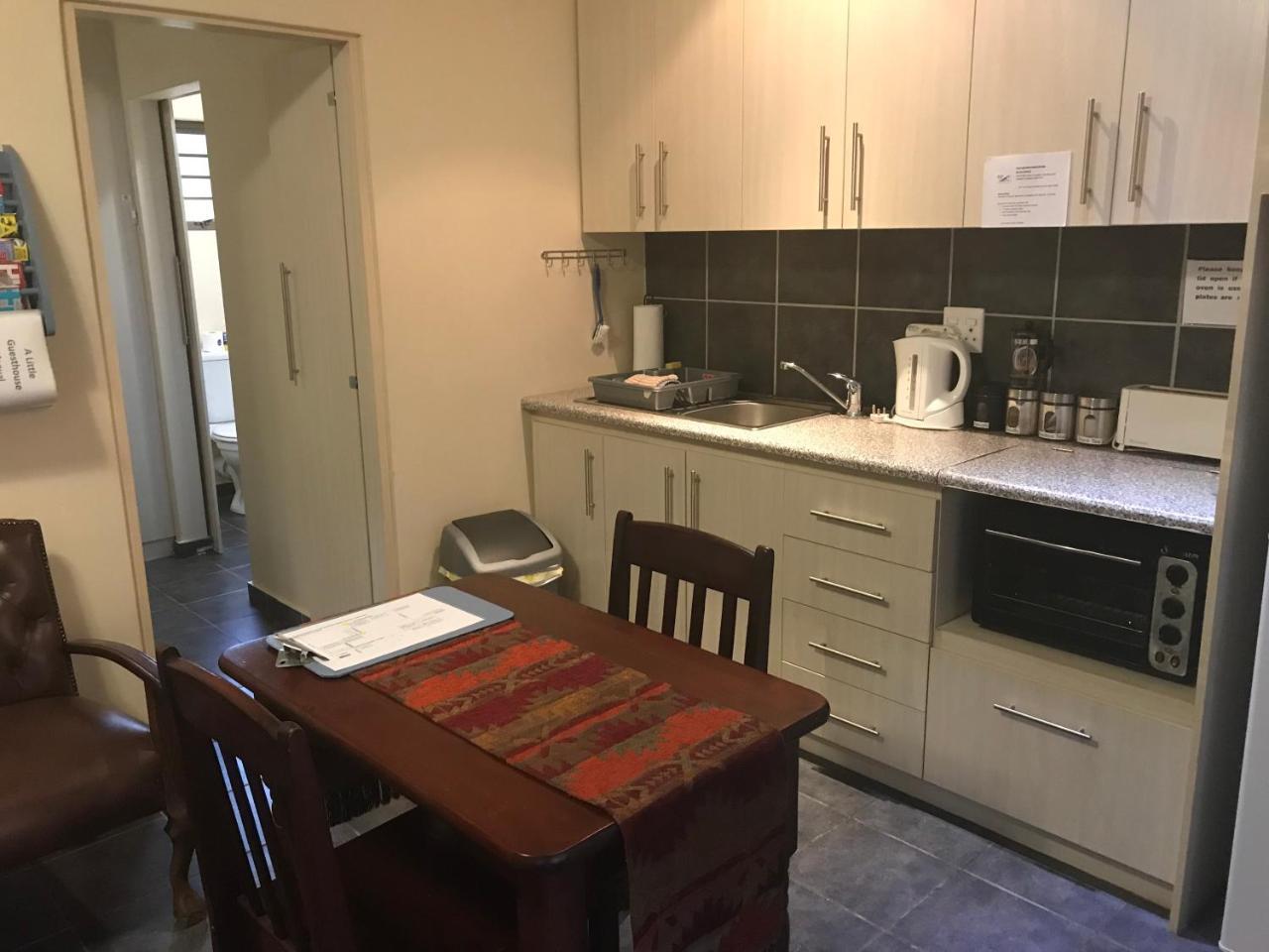 A Little Guesthouse Bloemfontein Ngoại thất bức ảnh